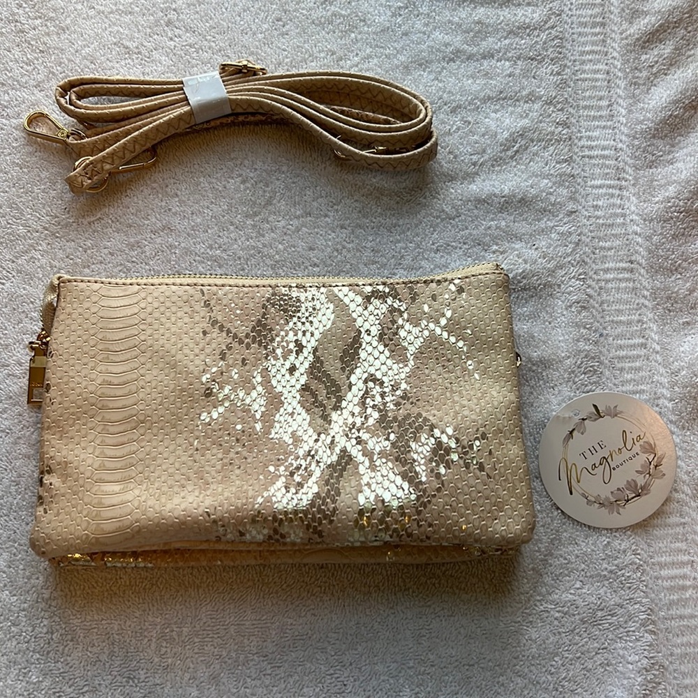 Magnolia Boutique Crossbody/wristlet